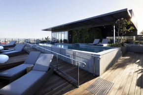 Urban Oasis - Private Luxury Residential Apartment, walk to South Bank & Free Carpark